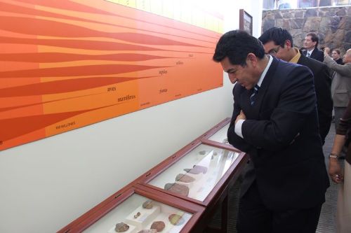 Rector de la Universidad Nacional de Ingeniería (UNI) Aurelio Padilla Ríos inaugura Museo de Mineralogía y Paleontología. Foto: UNI