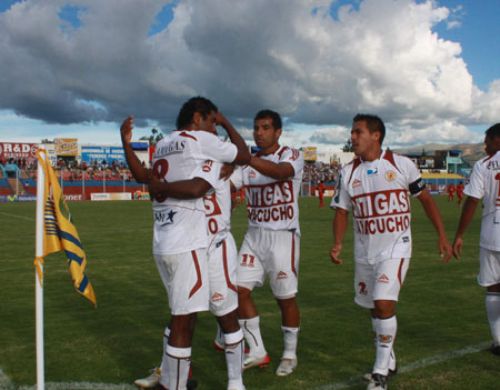 Inti Gas venció por 2-0 a Cristal