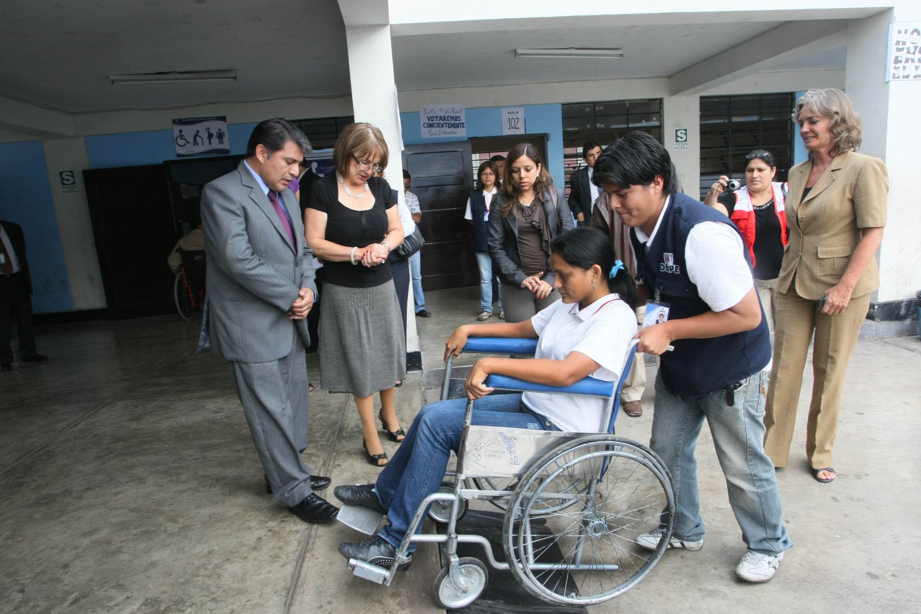 Ministra de la Mujer, Virginia Borra, verificó rampas de acceso, plantillas braille, y facilidades que tendrán  los electores con discapacidad el día de las elecciones. Foto: ANDINA/ Mimdes/ Jhony Laurente