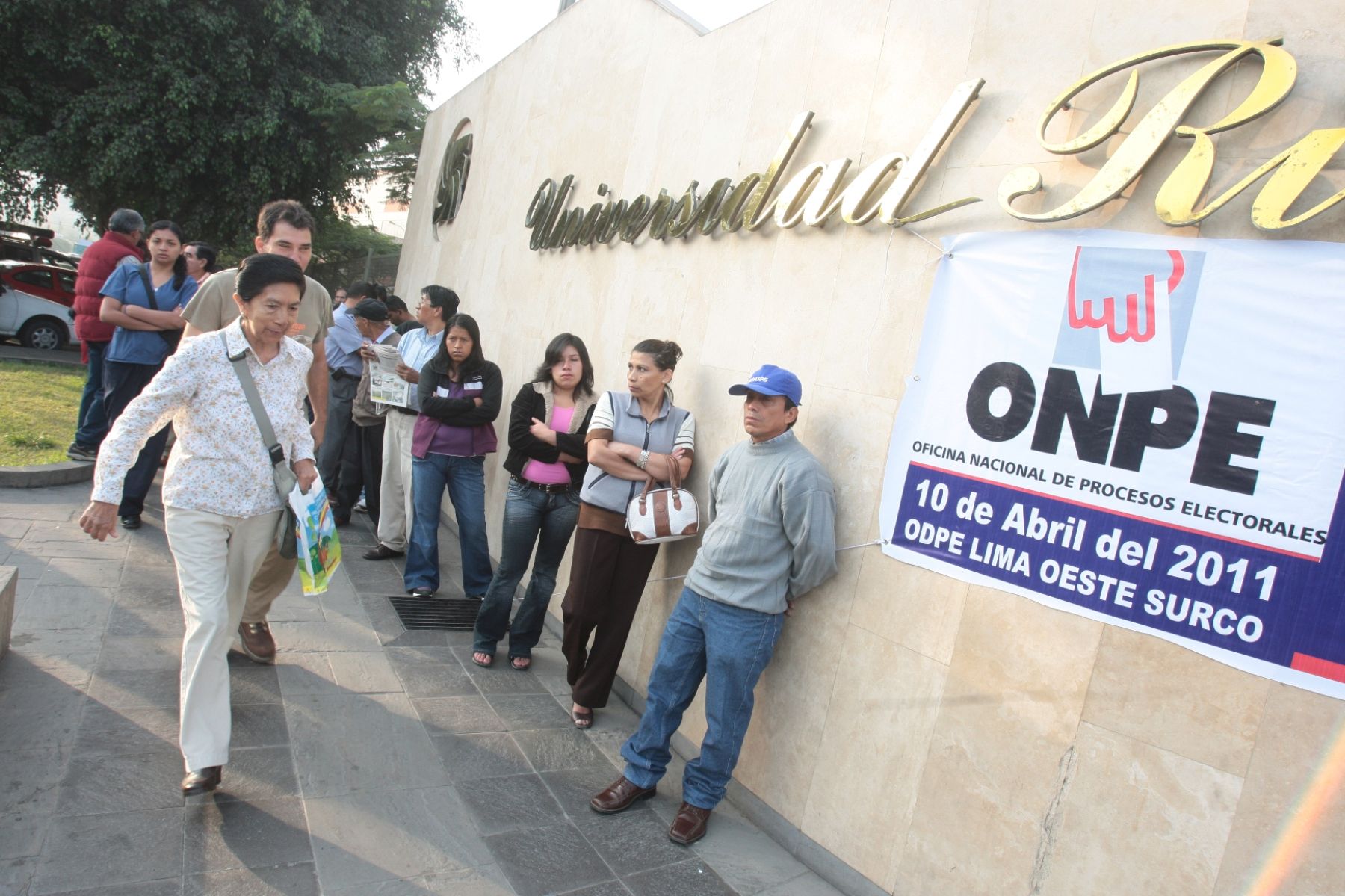 Colas para ingresar a votar en la Universidad Ricardo Palma en Lima.
Foto: ANDINA/Juan Carlos Guzmán Negrini.