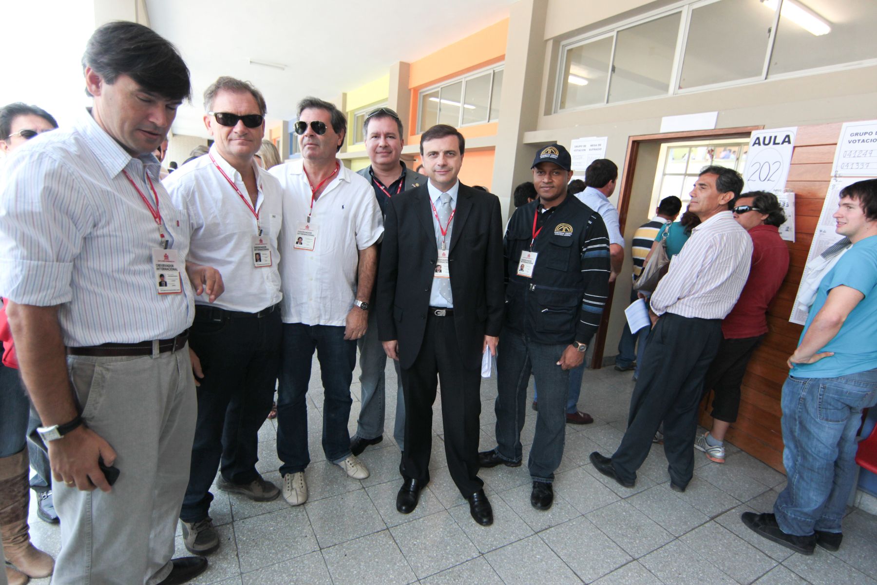 Observadores Internacionales recorren las instalaciones del colegio Alfonso Ugarte, en el marco de las Elecciones Generales 2011.
Foto: ANDINA / Piero Vargas
