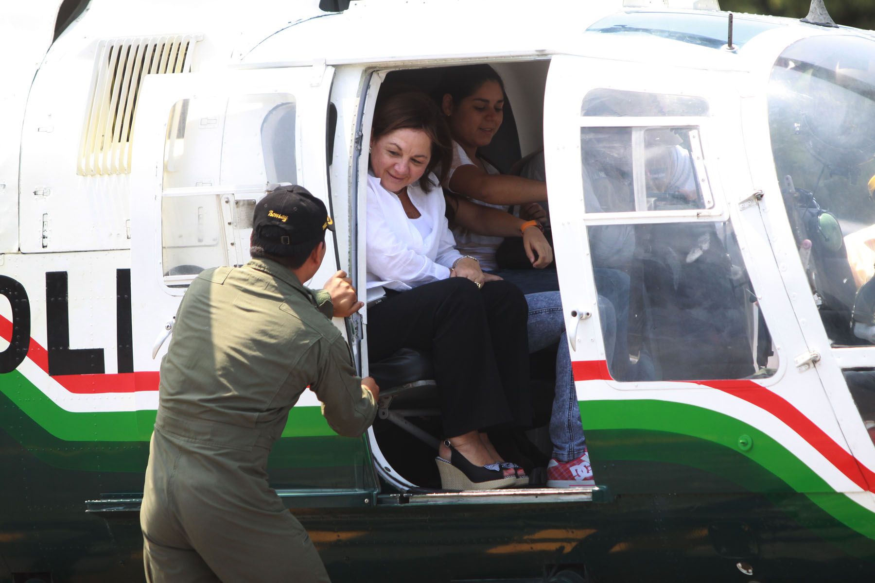 La presidenta del Consejo de Ministros, Rosario Fernández inspeccionó desde un helicóptero el desarrollo de la jornada electoral.
Foto: ANDINA/ Jessica Vicente