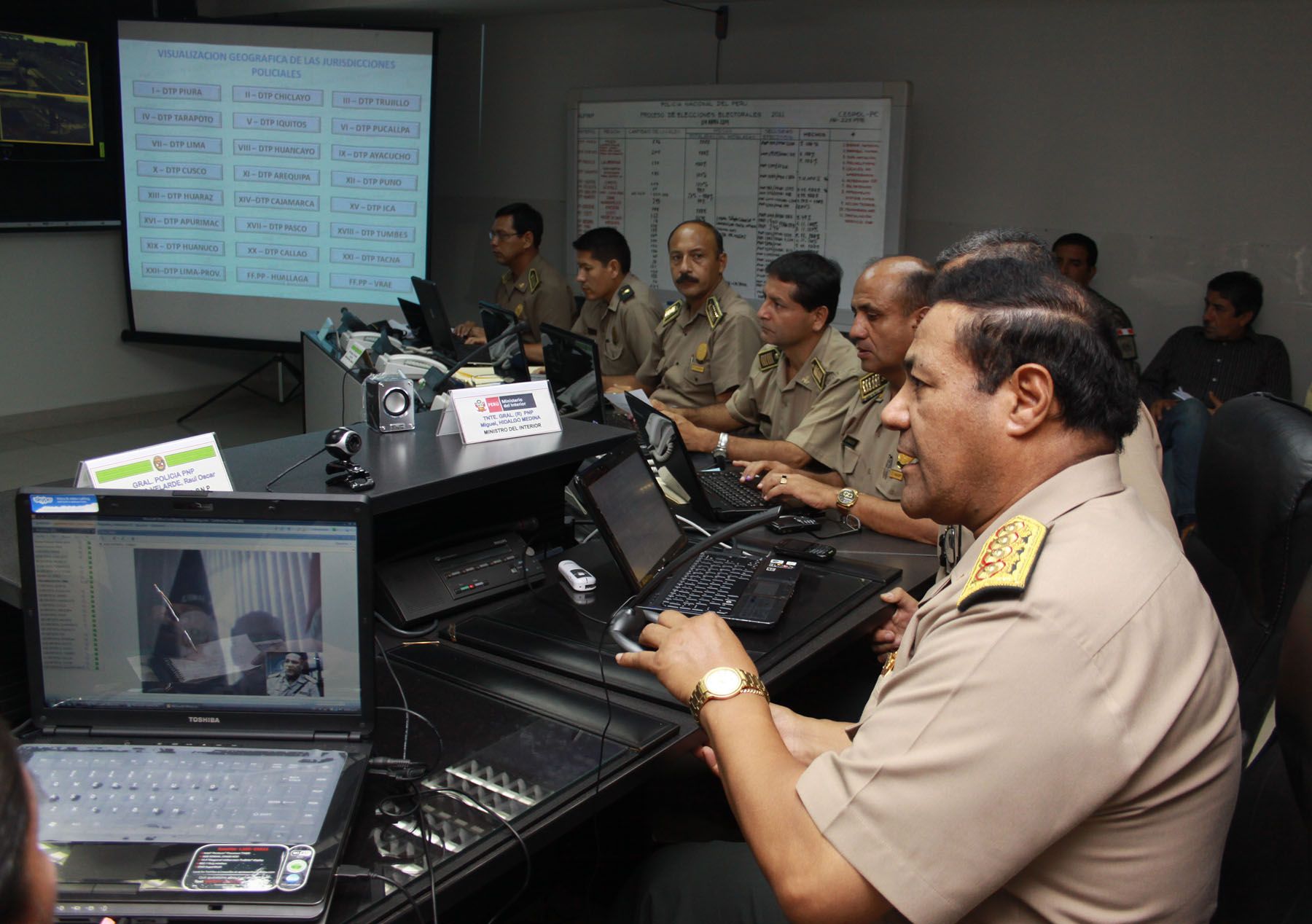 PNP monitorea desarrollo de comicios desde Central de Operaciones en Lima Noticias Agencia
