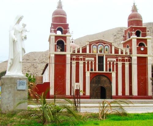 Iglesia San José de Tambo Viejo, ubicada frente a la plaza de armas de Cieneguilla. ANDINA/Difusión