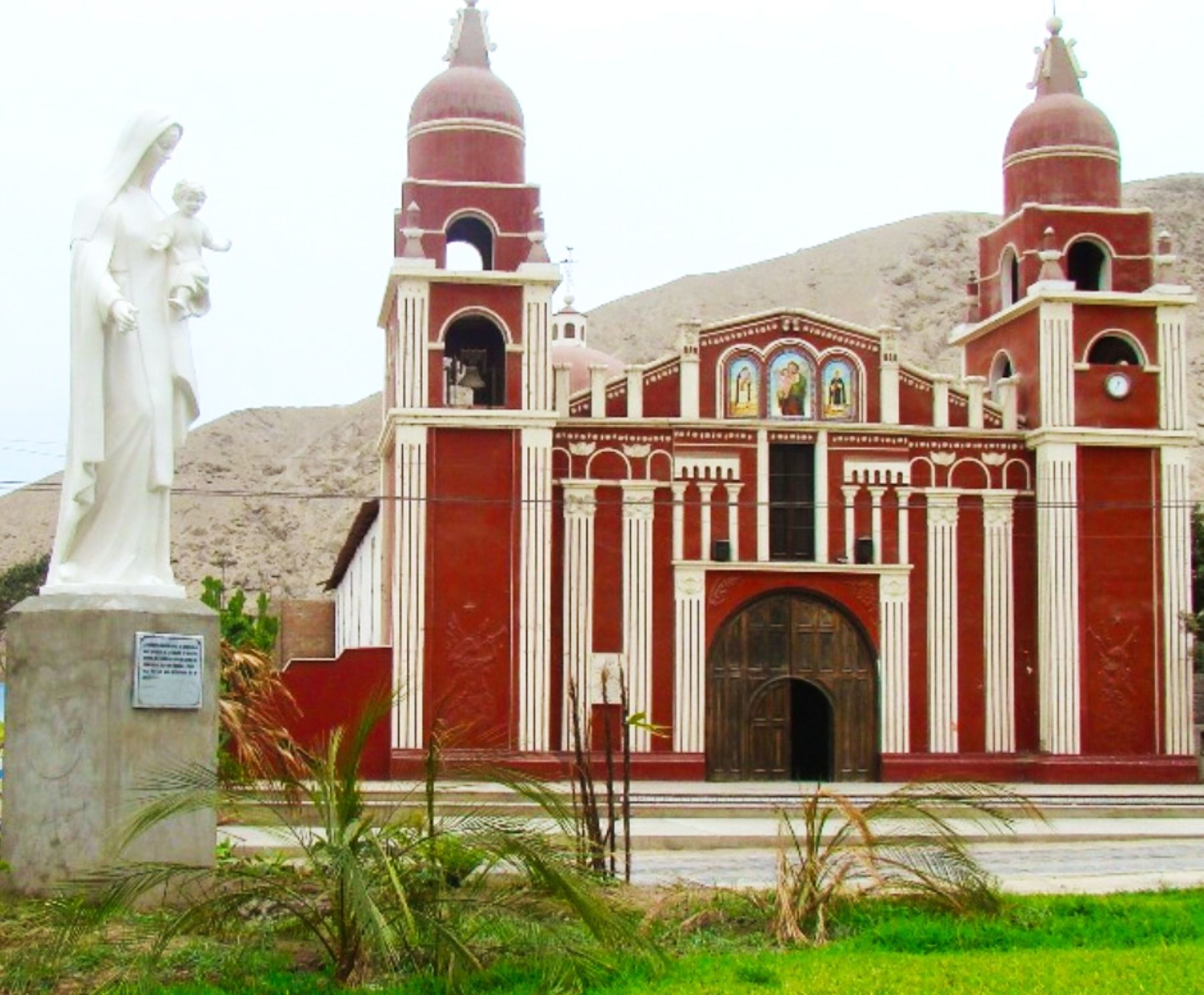 Iglesia San José de Tambo Viejo, ubicada frente a la plaza de armas de Cieneguilla. ANDINA/Difusión