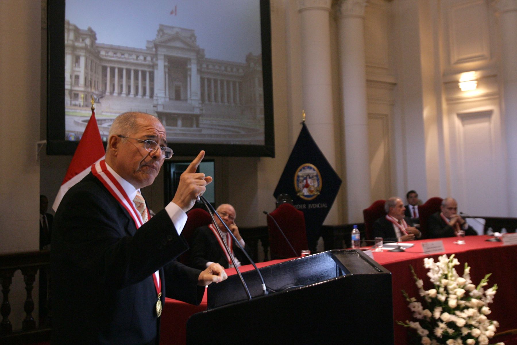 Presidente del Poder Judicial,  César San Martín, presentó el Sistema Integrado Judicial (SIJ), el cual permitirá a los usuarios contar con información en línea y acceder en forma rápida sin tener que trasladarse hasta Lima. 
 Foto: ANDINA/Rubén Grández