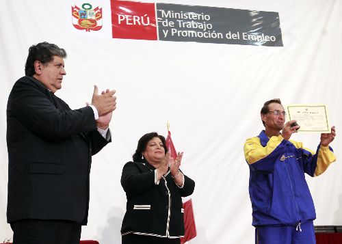 Presidente Alan García presidió ceremonia de entrega de la “Orden del Trabajo 2011” a 20 personalidades e instituciones que han contribuido al mejoramiento de las condiciones de trabajo y la seguridad social en el país