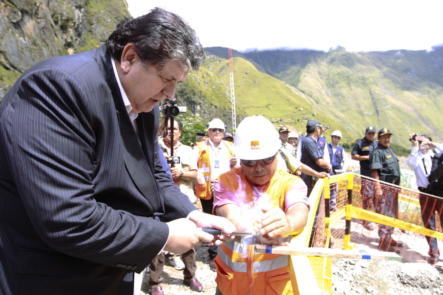 Presidente de la República, Alan García, participa en inicio de obras de la central hidroeléctrica Chaglla. Foto: Sepres/Archivo.