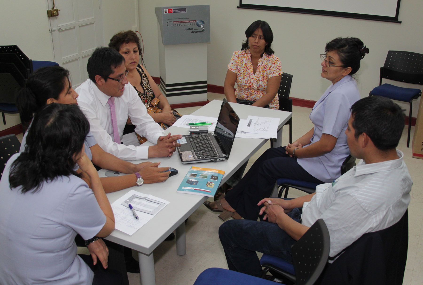 MEF orienta en Ica a gobiernos regionales y locales a ejecutar ...