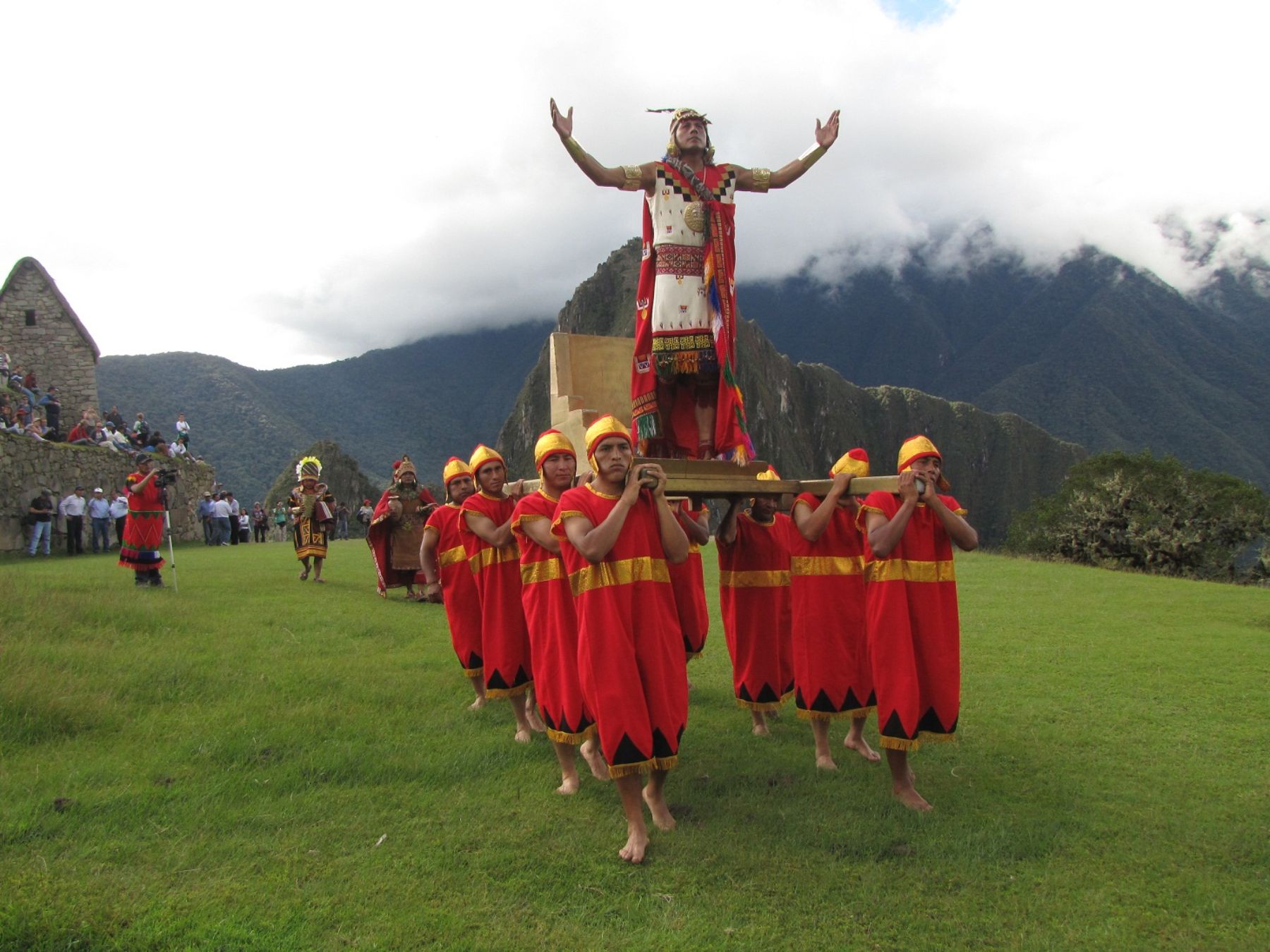 Alrededor de 200 actores ensayan la escenificación del arribo del inca Pachacútec y los gobernantes del Tahuantinsuyo al parque arqueológico de Machu Picchu. Foto: Municipalidad de Machu Picchu.