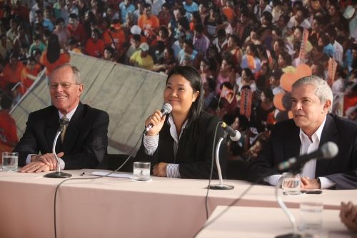 Ex candidatos Pedro Pablo Kuczynski, Luis Castañeda Lossio, Mercedes Aráoz y Juliana Reymer expresaron su respaldo a la postulación de Keiko Fujimori. Foto: Difusión