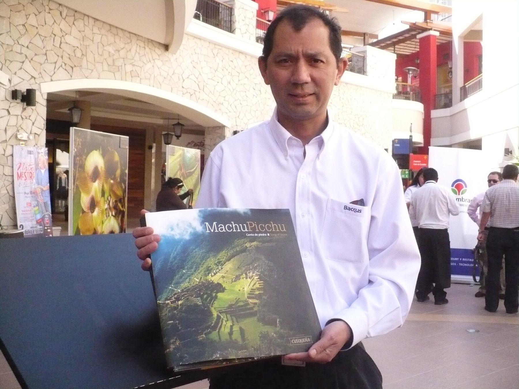 En Arequipa presentaron libro Machu Picchu canto de piedra, el cual contiene más de 200 fotografías de la ciudadela incaica. Foto: ANDINA / Rocío Méndez.