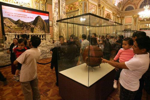 Exposición de las piezas devuelta por Yale encontradas en Machu Picchu ANDINA/archivo