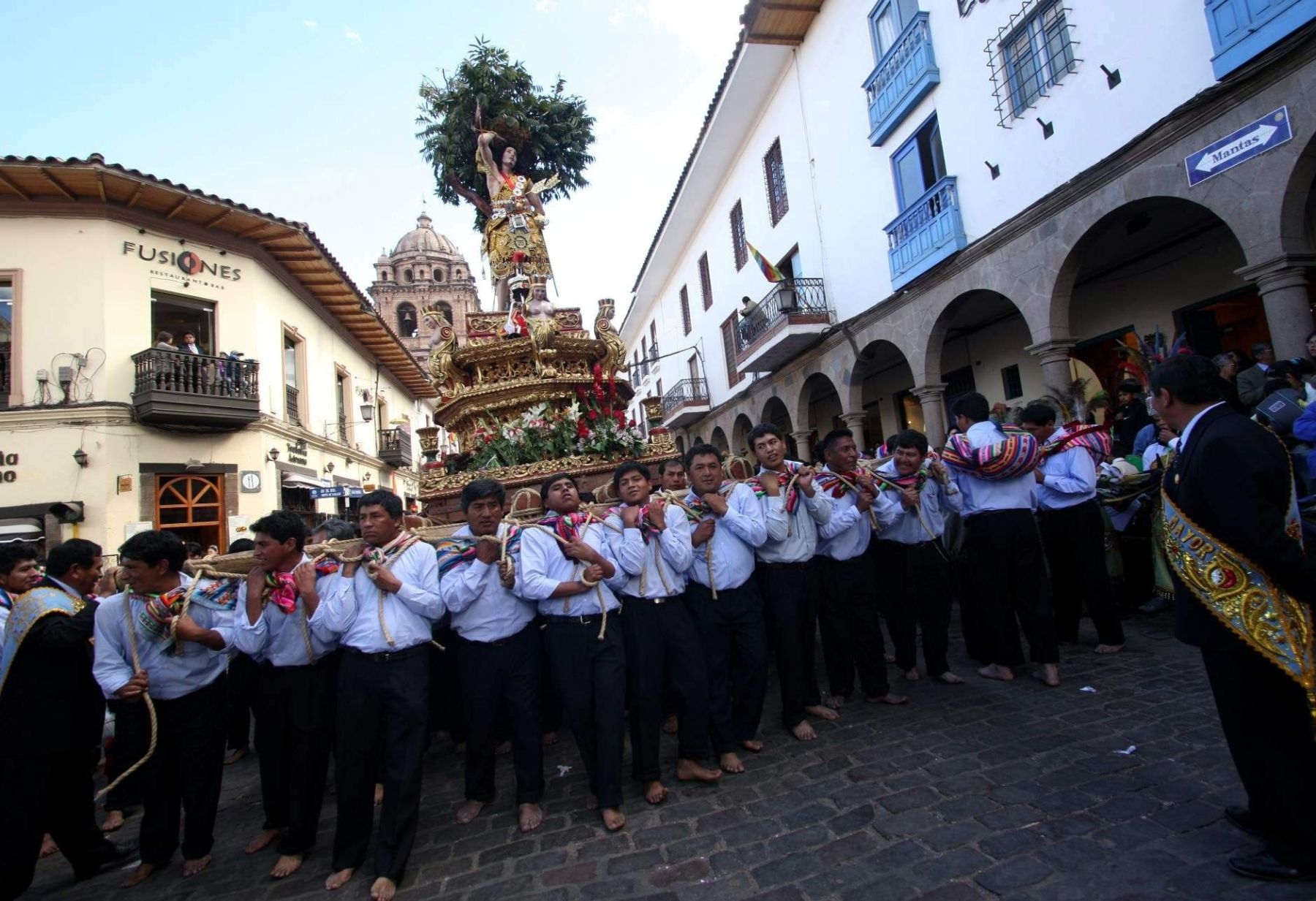 Miles celebran fiesta del Corpus Christi en plaza de Armas de Cusco ...