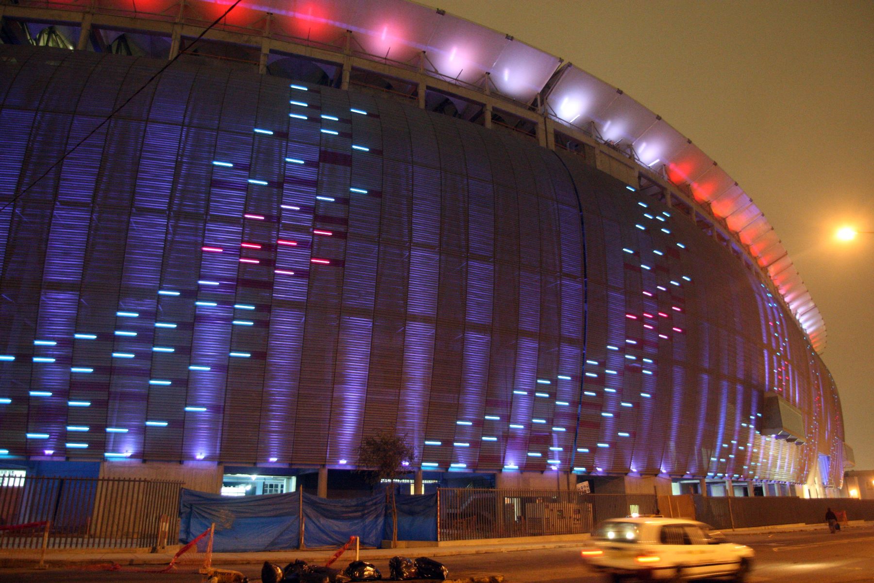 Realizan pruebas de iluminacion en el Estadio Nacional. Foto: ANDINA/Héctor Vinces