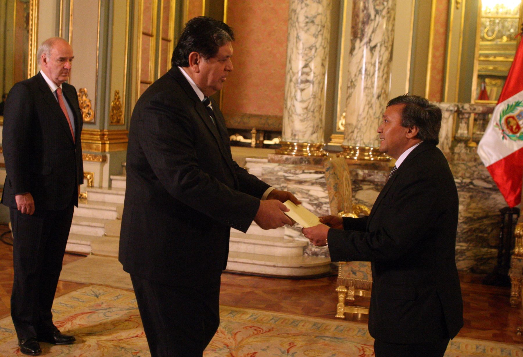 Presidente Alan Garcia,recibió cartas credenciales del nuevo embajador de Bolivia, Jorge Ledezma Cornejo.
Foto:ANDINA/Hector Vinces.