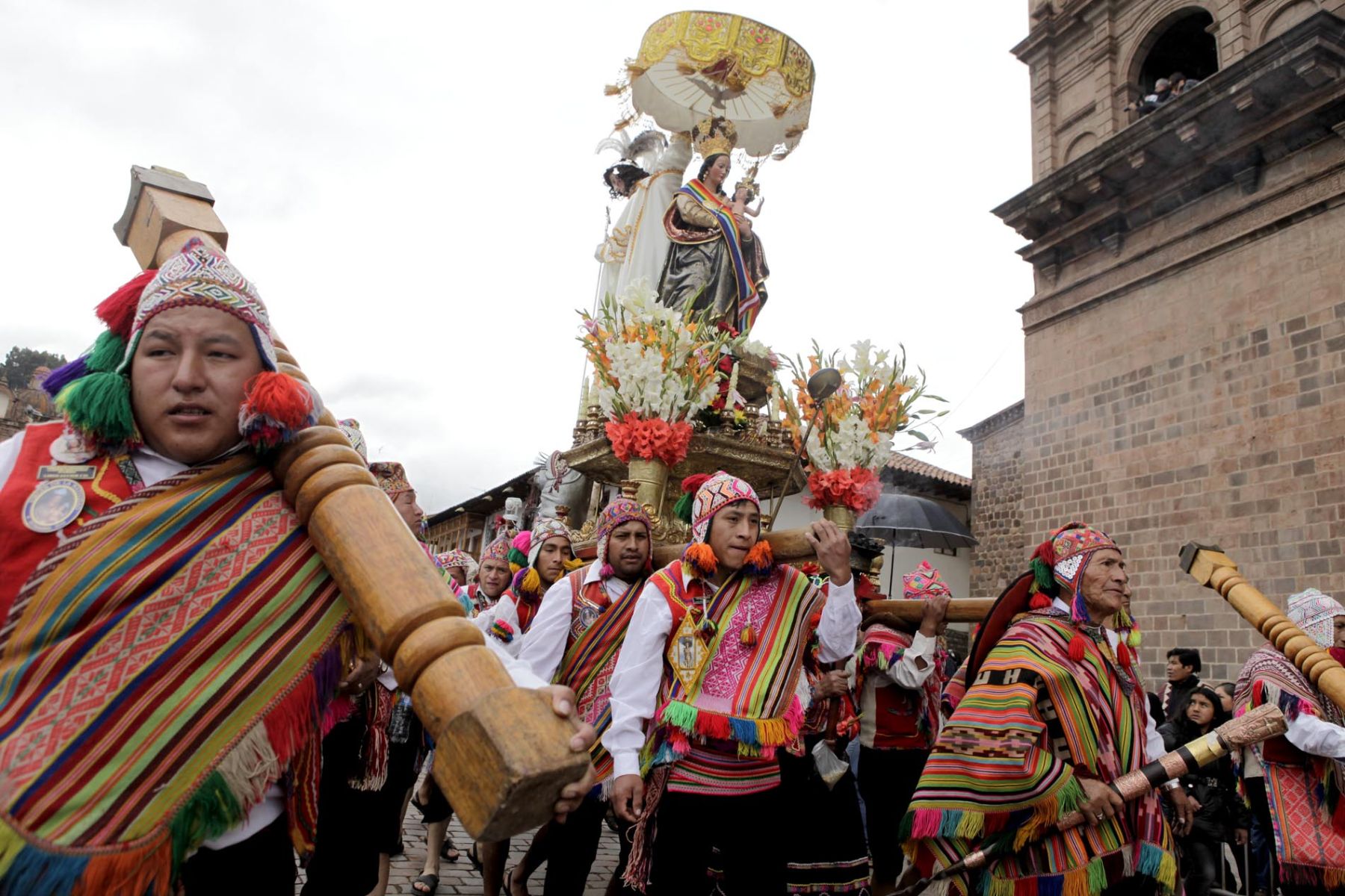 Pasacalle por la conmemoración del centenario del descubrimiento científico de Machu Picchu, en la Plaza de Armas de Cusco.
Foto: ANDINA/Alberto Orbegoso