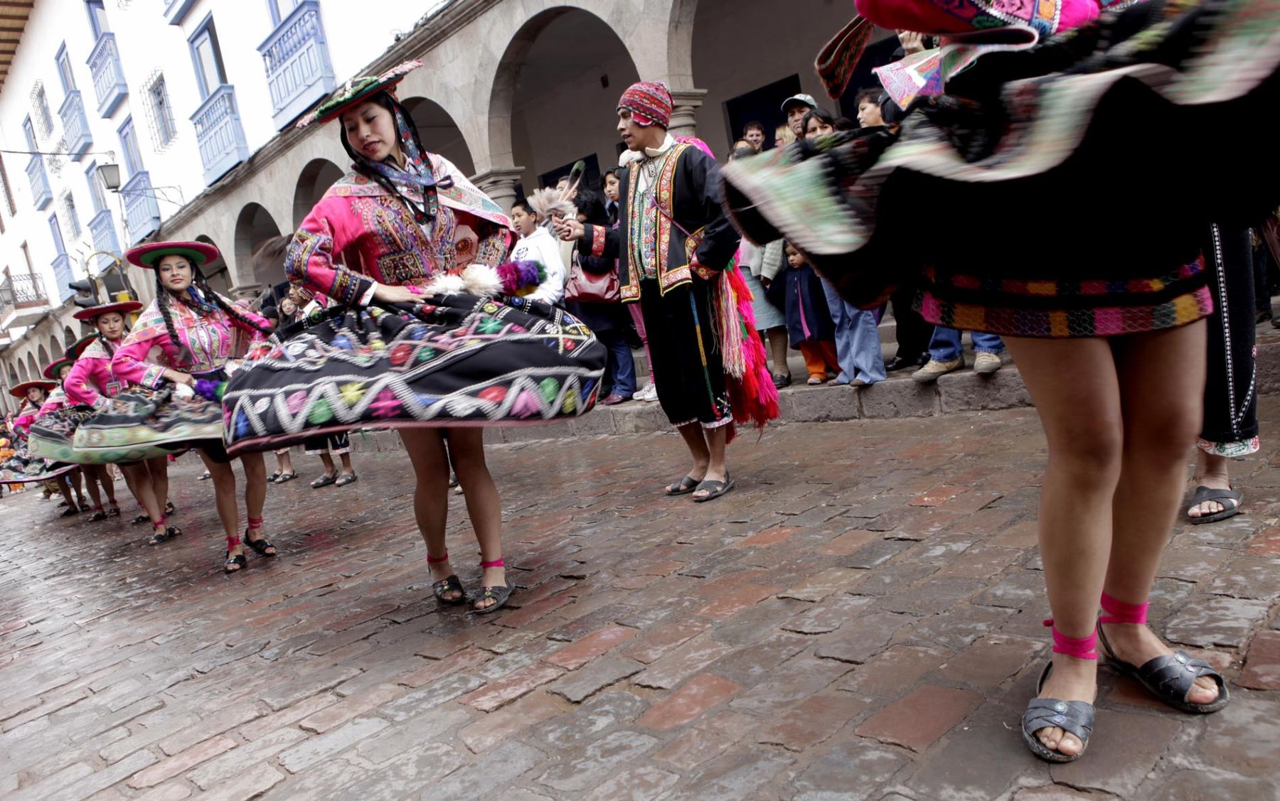 Pasacalle por la conmemoración del centenario del descubrimiento científico de Machu Picchu, en la Plaza de Armas de Cusco.
Foto: ANDINA/Alberto Orbegoso
