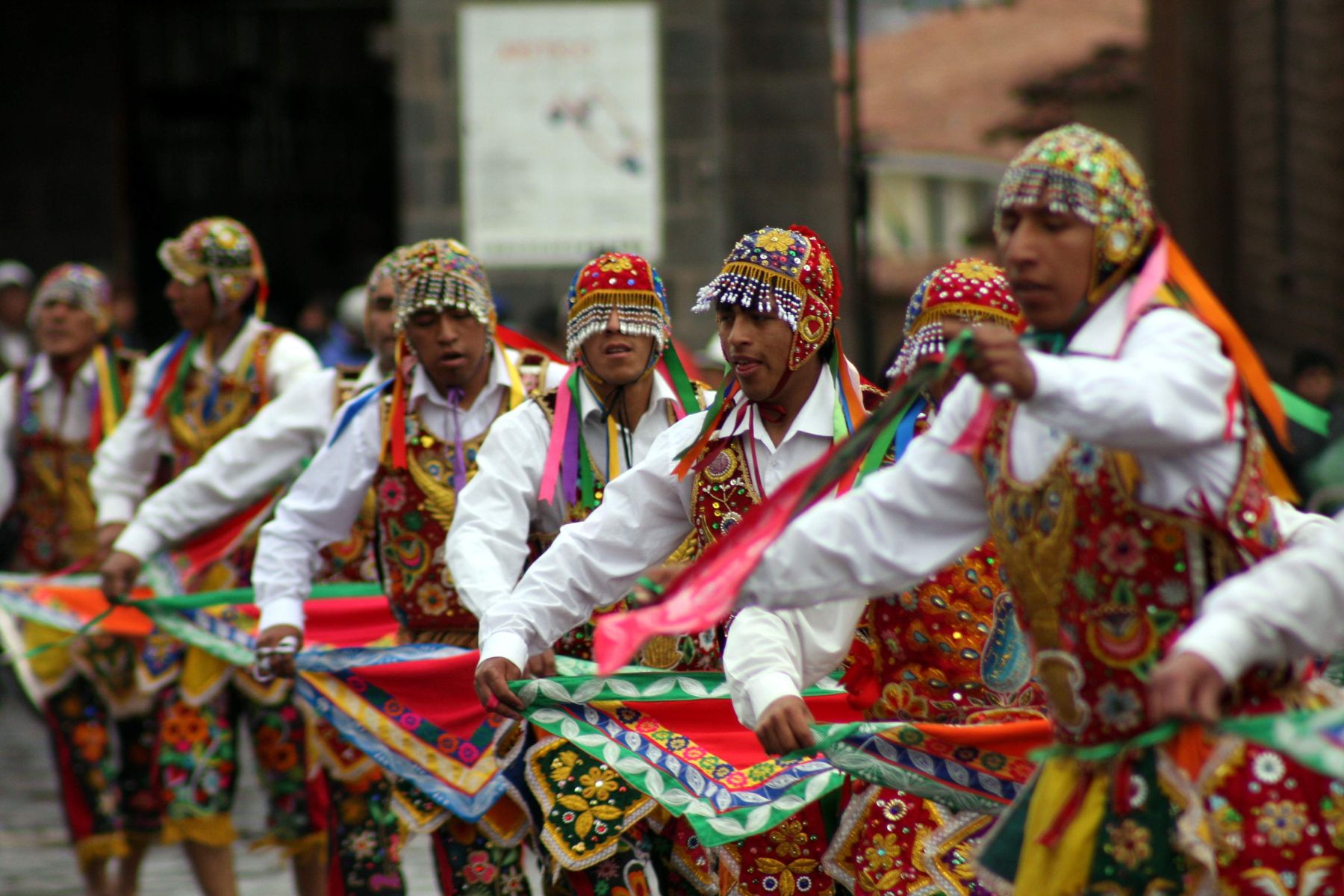 Cusco se visitó de color durante pasacalle por centenario de Machu Picchu. Foto: ANDINA / Percy Hurtado.
