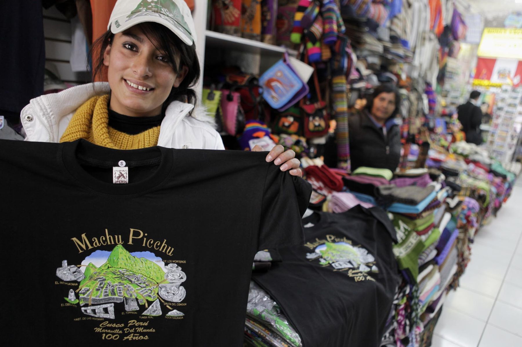 Souvenirs por los 100 años del descubrimiento de Machu Picchu, se venden en diferentes lugares de la ciudad del Cusco.
Foto: ANDINA / Alberto Orbegoso