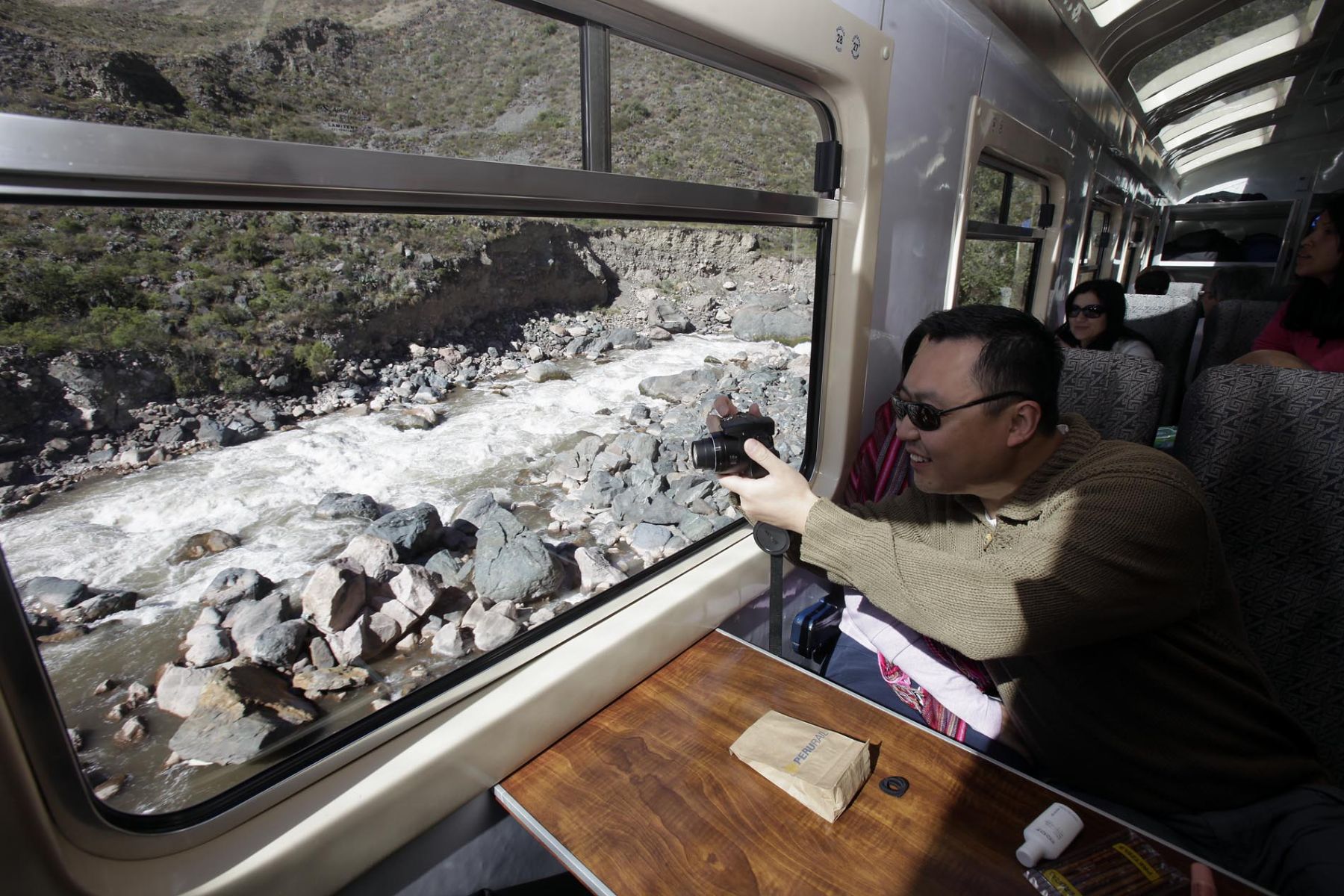 En la víspera, turistas de diferentes nacionalidades viajaron a Machu Picchu desde el Cusco por la conmemoración del centenario de su descubrimiento para el mundo. Foto: ANDINA/Alberto Orbegoso.