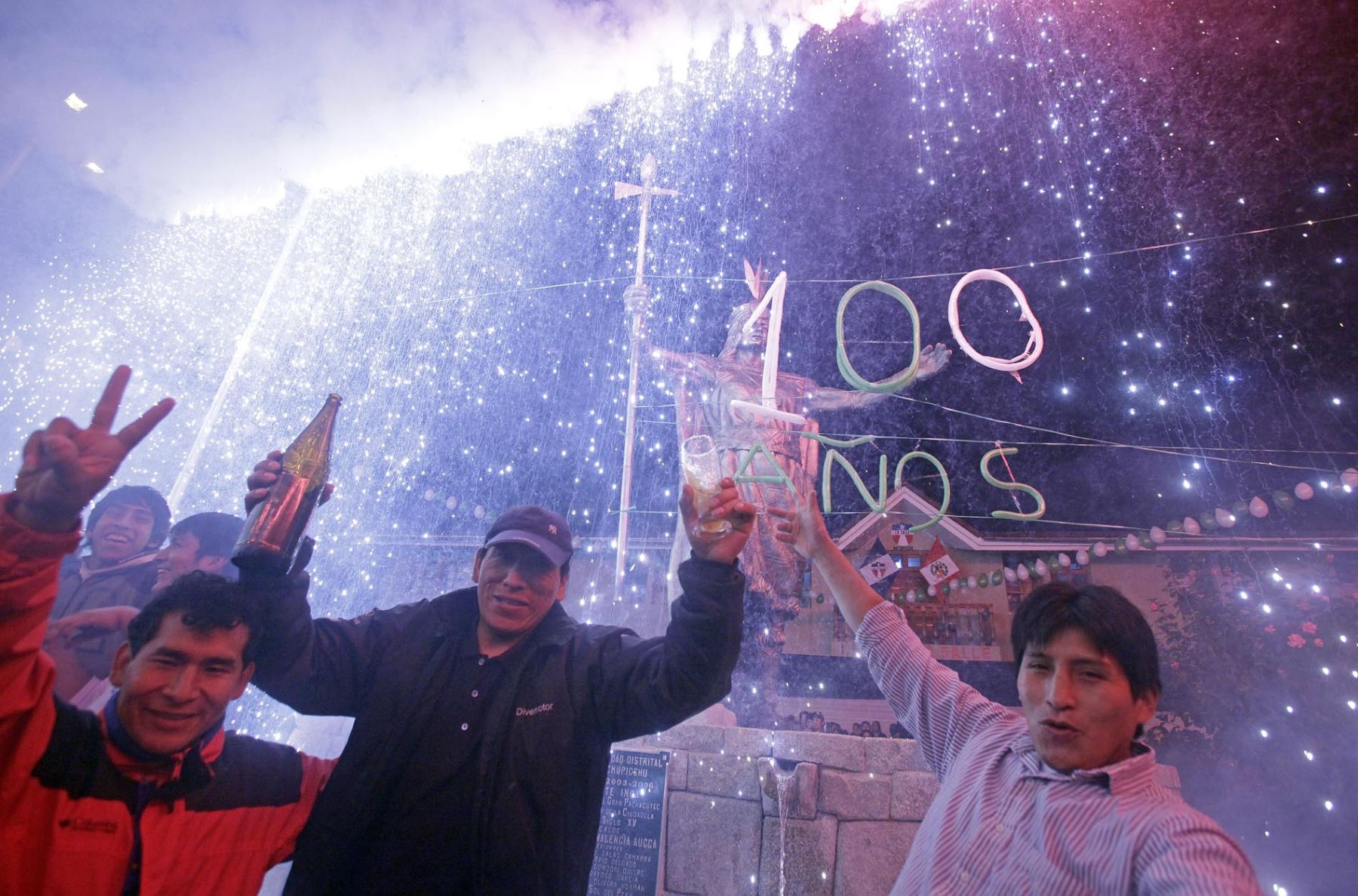 Celebraciones en la plaza Manco Cápac, de Machu Picchu, como parte de los festejos por el centenario de Machu Picchu. Foto: ANDINA/Alberto Orbegoso.