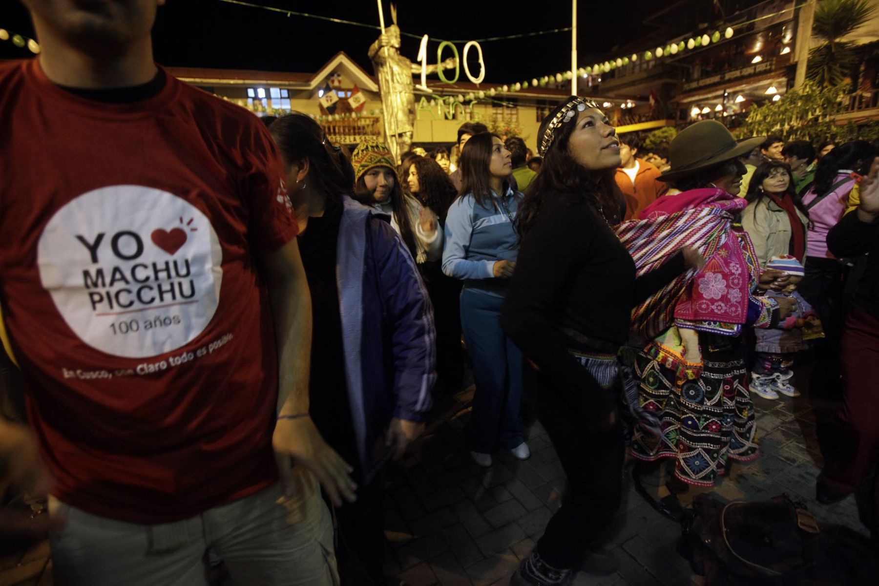 Celebraciones en la plaza Manco Cápac de Machu Picchu Pueblo la noche de ayer, como parte de los festejos por el centenario de Machu Picchu.
Foto: ANDINA/ Alberto Orbegoso