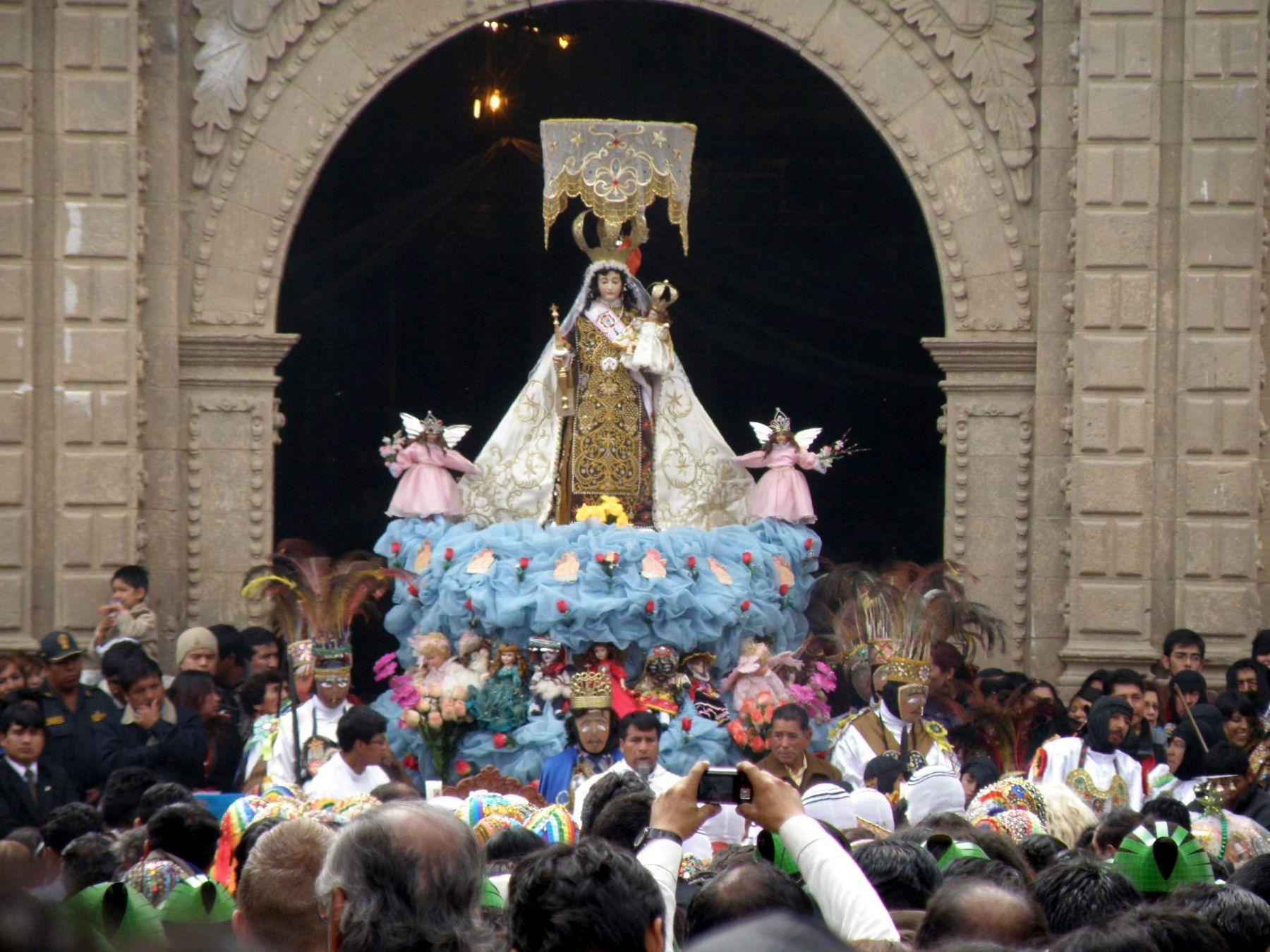 Miles de fieles se congregarán desde hoy por fiesta de la Virgen del