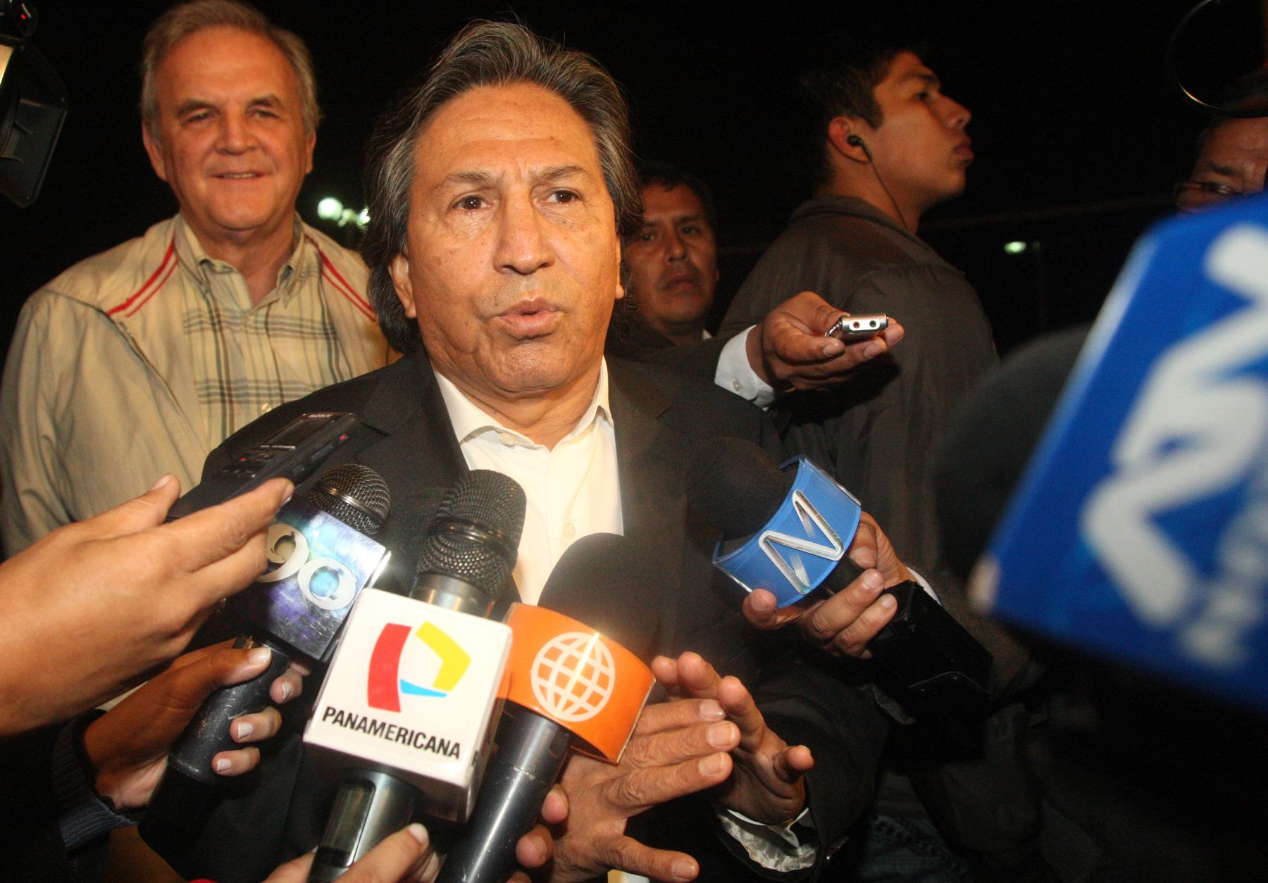 Alejandro Toledo se entregó hoy por la mañana a la justicia de EE.UU. como parte de su proceso de extradición al país. En la imagen de archivo, Ex presidente de la República, Alejandro Toledo, declara a la prensa luego de reunión con primer mandatario electo, Ollanta Humala.
Foto: ANDINA/Héctor Vinces