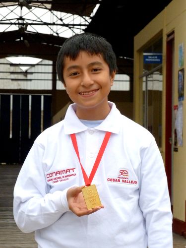 Raúl Chávez Sarmiento ganador de medalla de oro en Olimpiada Mundial de Matemáticas realizada en Holanda.