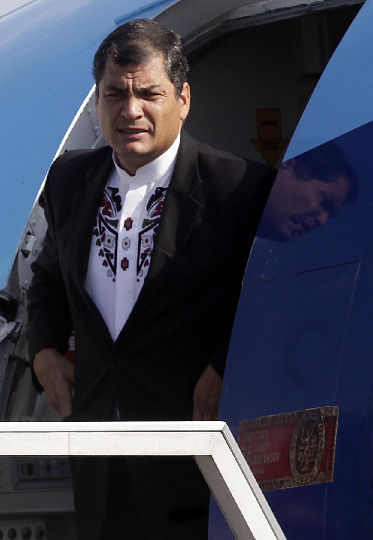 Presidente de Ecuador, Rafael Correa, arribó hoy al Grupo Aéreo N° 8 del Callao, para participar en la ceremonia de asunción de mando del presidente electo, Ollanta Humala, el día de mañana.
Foto: ANDINA/Alberto Orbegoso.