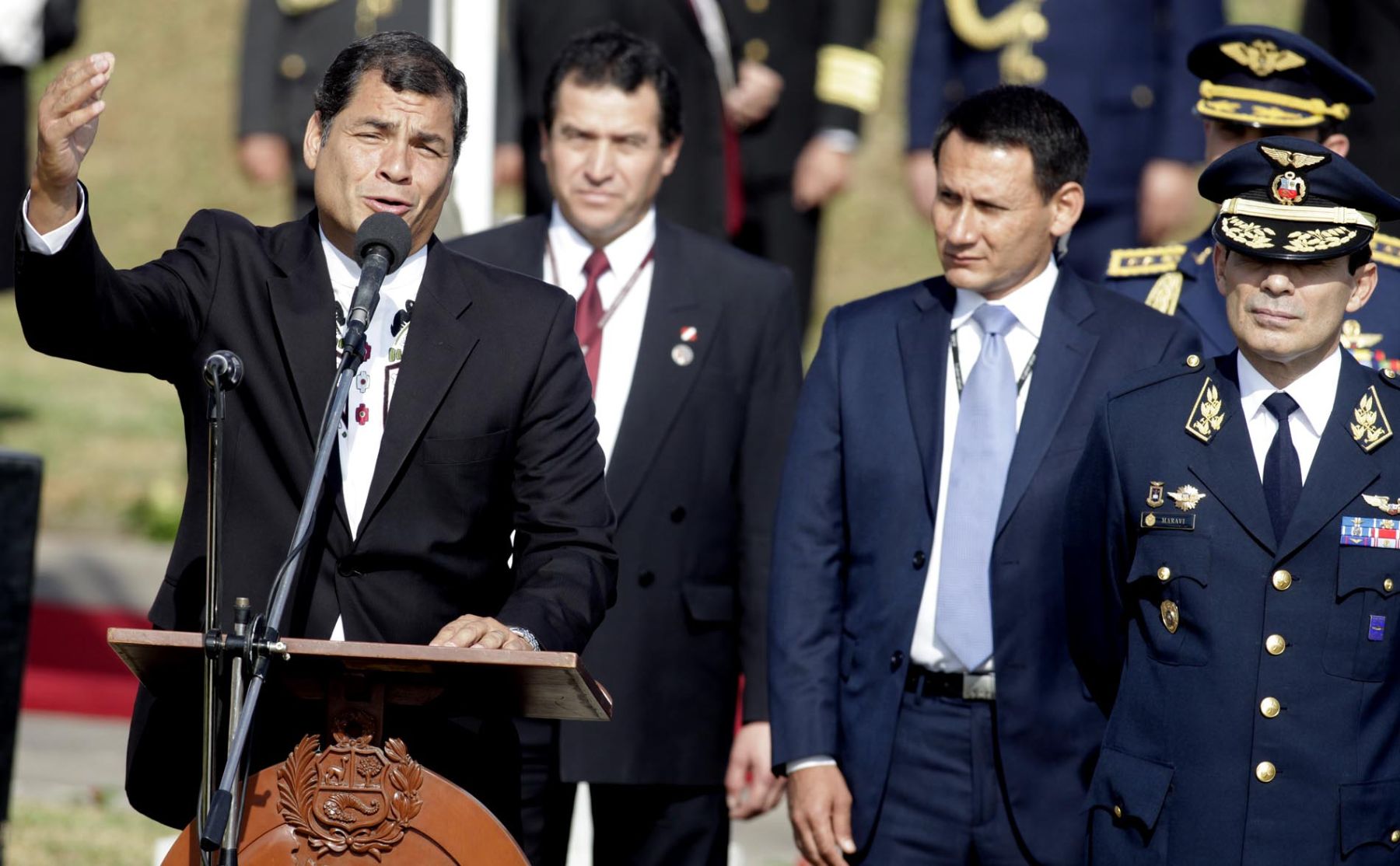 Presidente de Ecuador, Rafael Correa, arribó hoy al Grupo Aéreo N° 8 del Callao, para participar en la ceremonia de asunción de mando del presidente electo, Ollanta Humala, el día de mañana.
Foto: ANDINA/Alberto Orbegoso.