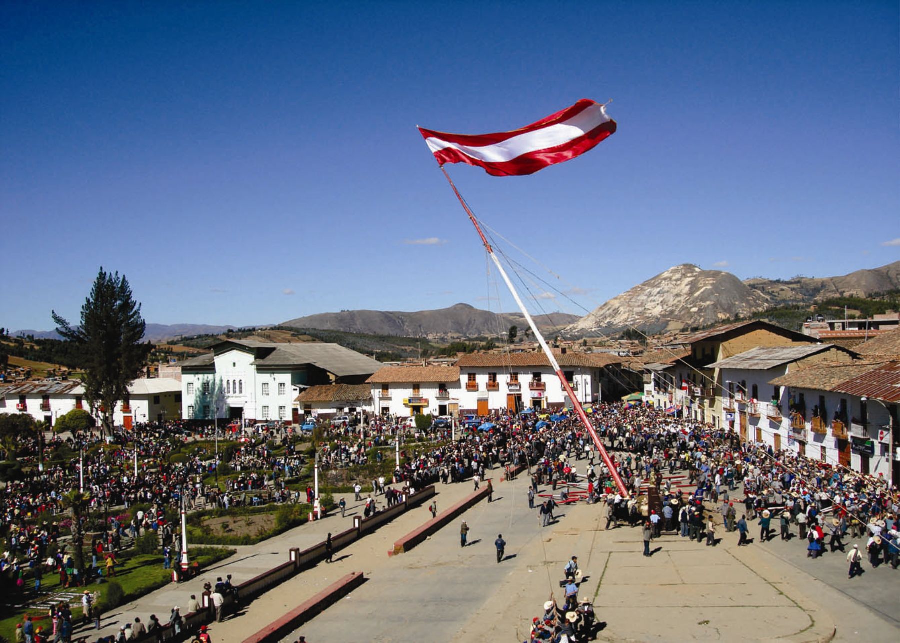 Tradicional ceremonia de parada del gallardete forma parte de la festividad a la Virgen de la Alta Gracia, celebrada en la provincia de Sánchez Carrión, en La Libertad. Foto: Unidad Ejecutora Nº 007.