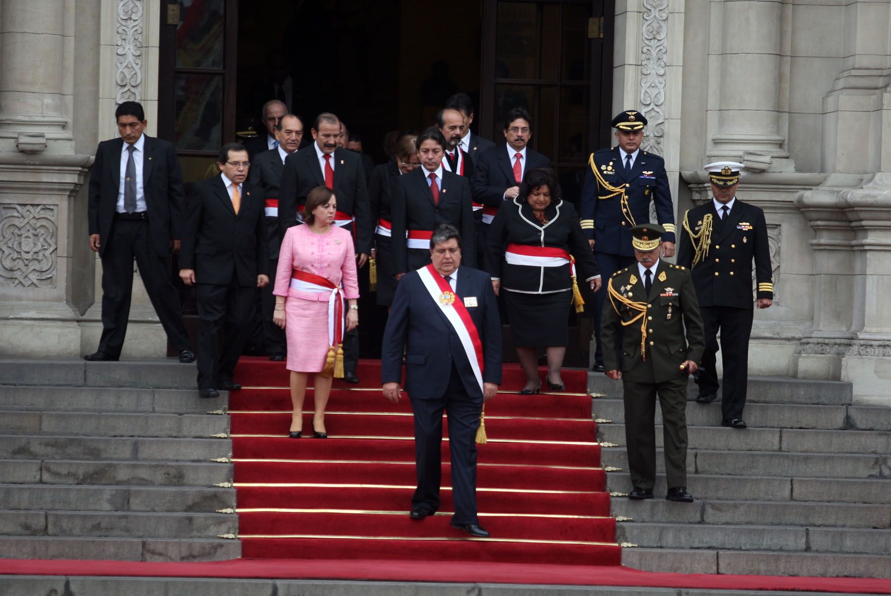 Presidente Alan García y su gabinete ministerial sale de  Palacio de Gobierno para dirigirse a la Catedral de Lima y asistir al Te Deum. 
Foto: ANDINA/Gustavo Sánchez