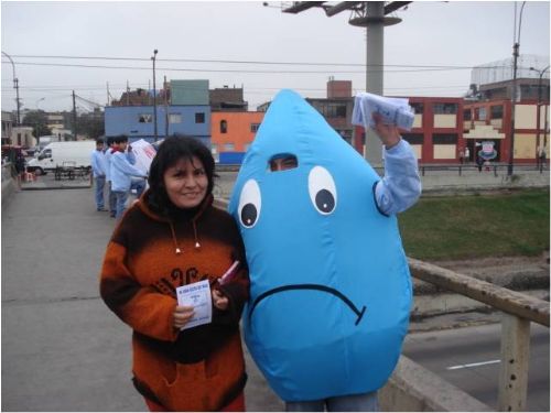 Gotita es el muñeco de la campaña Agua para Vivir en la provincia de Castrovirreyna, en Huancavelica.