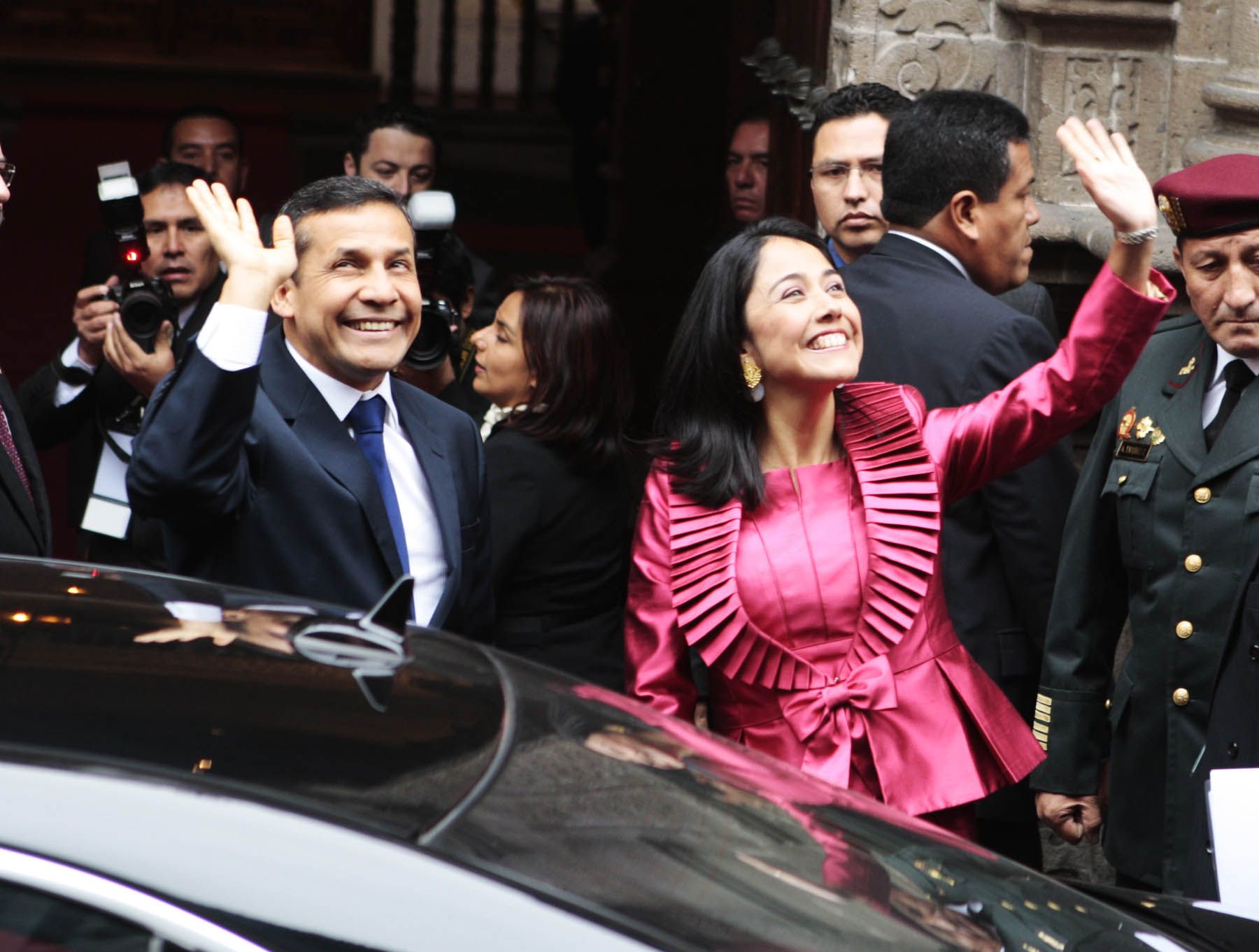 Presidente electo Ollanta Humala y su esposa Nadine Heredia llegan a la sede de la Cancilleria.
Foto: ANDINA/Jack Ramón