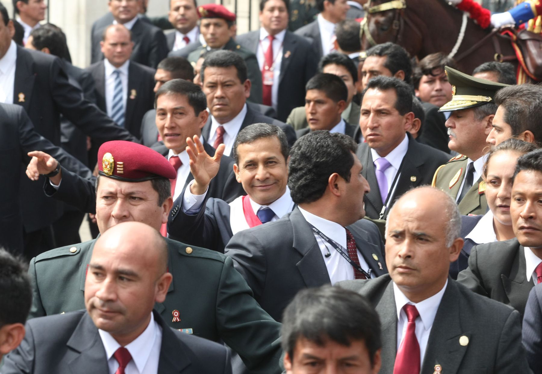 El Presidente Ollanta Humala ingresa a Palacio de Gobierno tras jurar al cargo en el Congreso de la República.
Foto: ANDINA/Vidal Tarqui