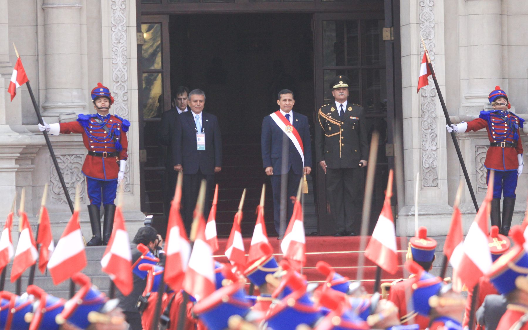 El Presidente Ollanta Humala llega a Palacio de Gobierno desde el Congreso de la República .Foto: ANDINA/jesica Vicente