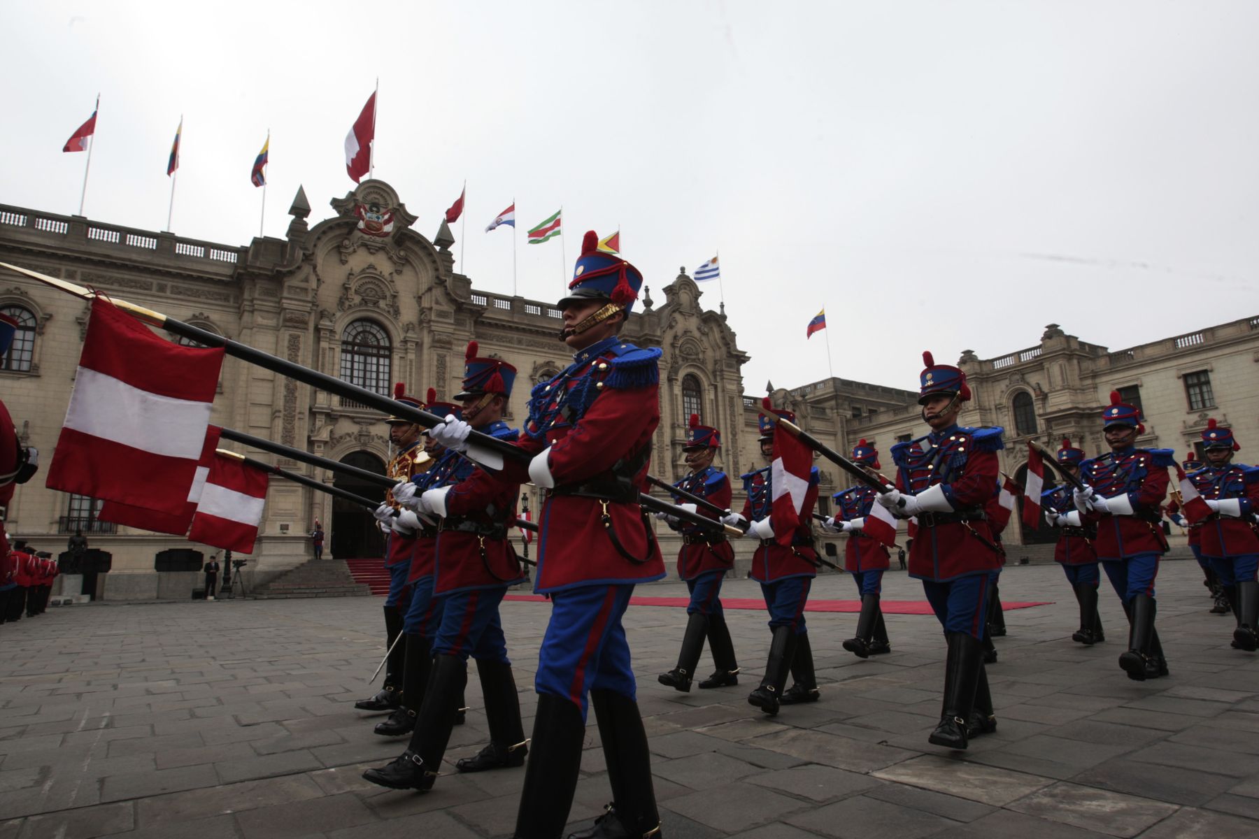 Húsares de Junin desfilan en patio de honor de  Palacio de Gobieno.
Foto: ANDINA/Jack Ramón