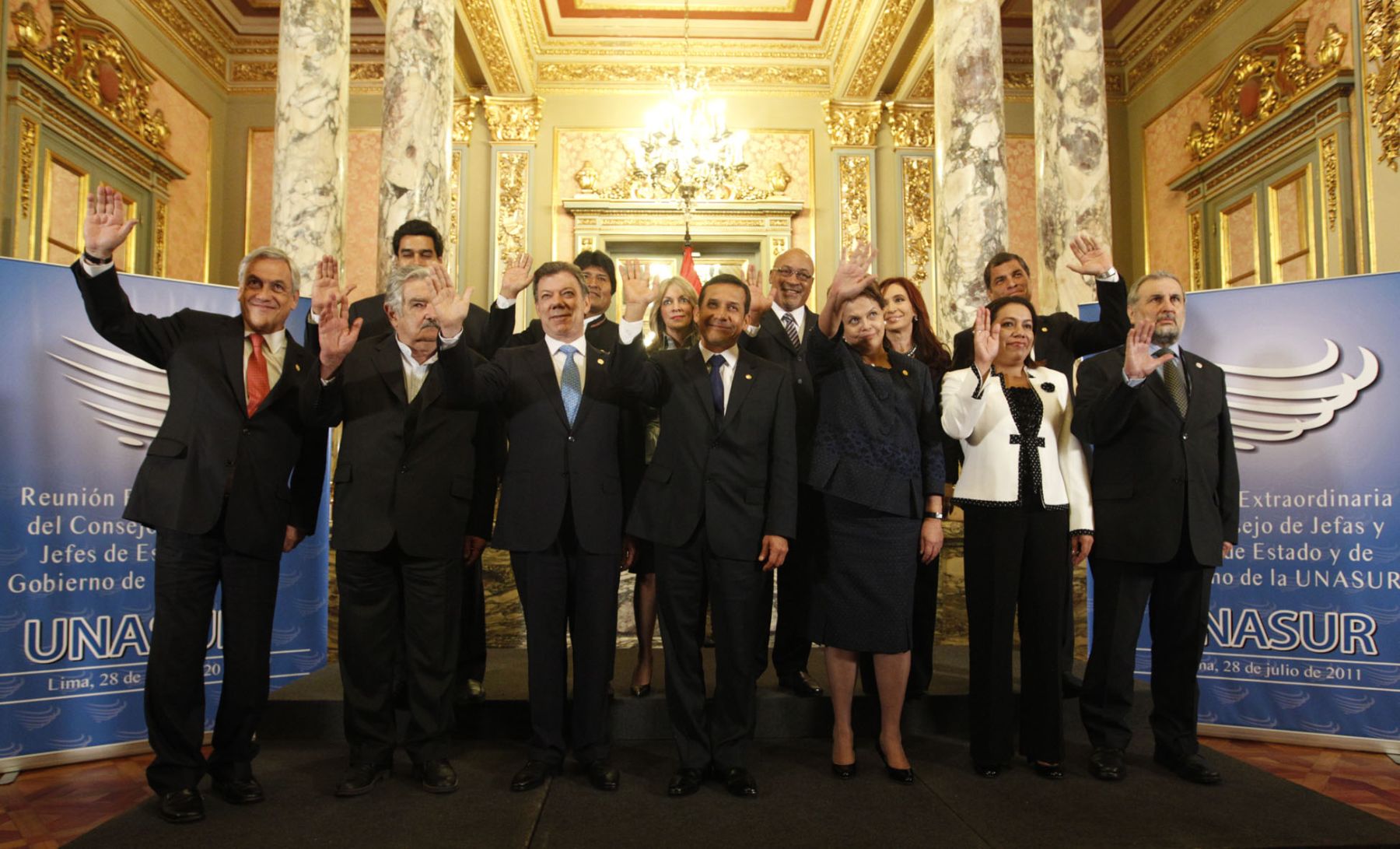 Foto Oficial de la Reunión Extraordinaria del Consejo de Jefas y Jefes de Estado y de Gobierno de la Unasur. 
Foto: ANDINA/archivo