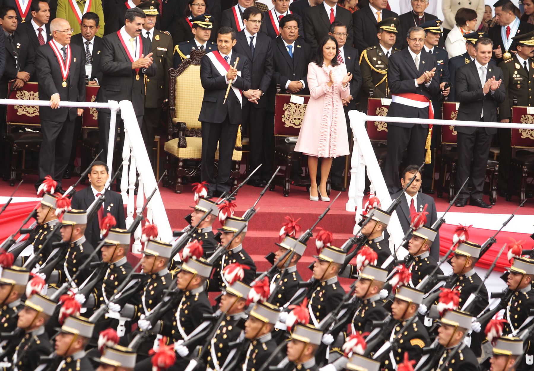 Jefe del Estado Ollanta Humala preside el Desfile y Gran Parada Cívico Militar por el 190 aniversario de la proclamación de la Independencia Nacional. 
Foto: ANDINA/Jack Ramón