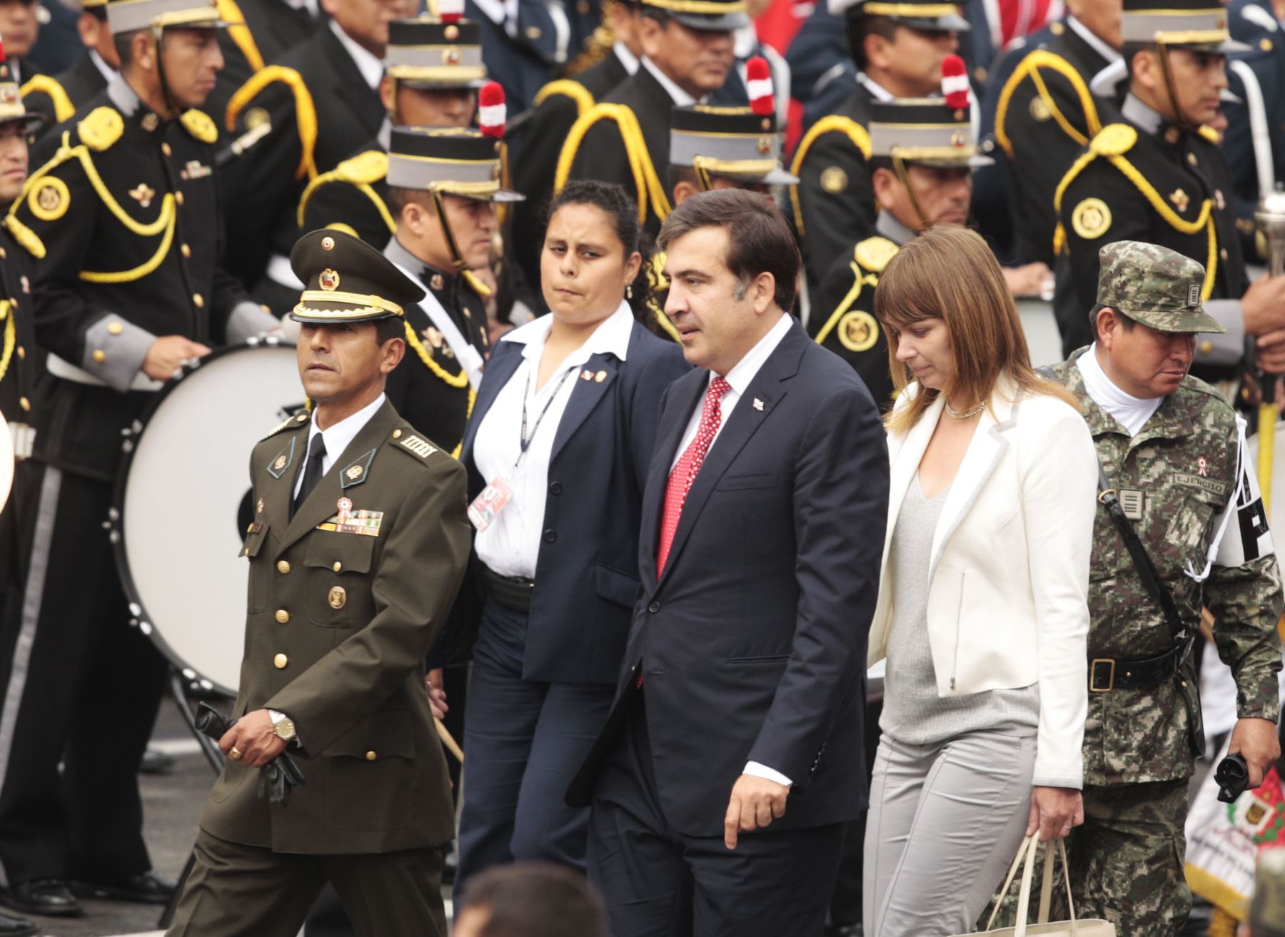 El presidente de Georgia, Mikheil Saakashvili, asiste a Desfile y Gran Parada Cívico Militar por el 190 aniversario de la proclamación de la Independencia Nacional, en la avenida Brasil. 
Foto: ANDINA/Jack Ramón.
