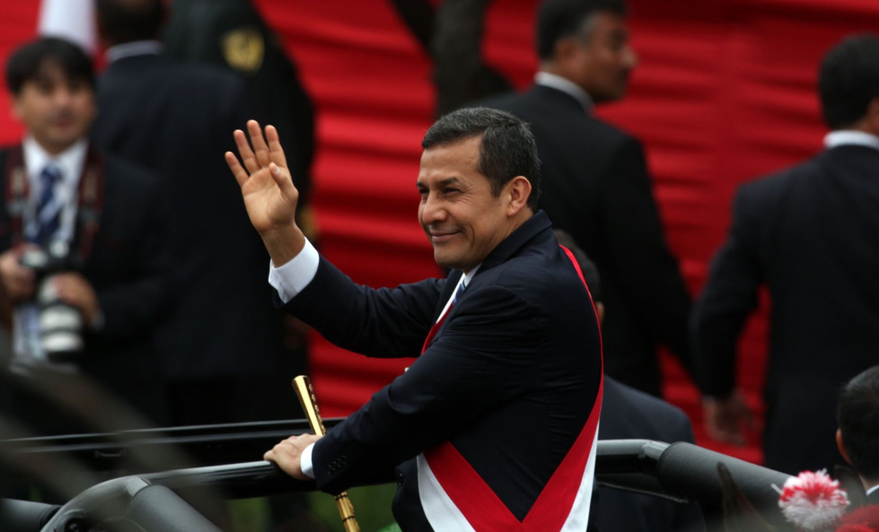 Presidente de la República, Ollanta Humala, se retira de la Gran Parada Cívico Militar por el 190 aniversario de la proclamación de la Independencia Nacional.

Foto: ANDINA / Gustavo Sánchez