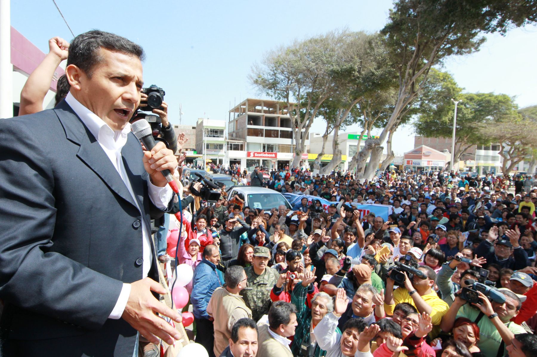 Presidente de la República Ollanta Humala, llegó a Pisco para dar inicio a labor de reconstrucción.
Foto: ANDINA/Carlos Lezama