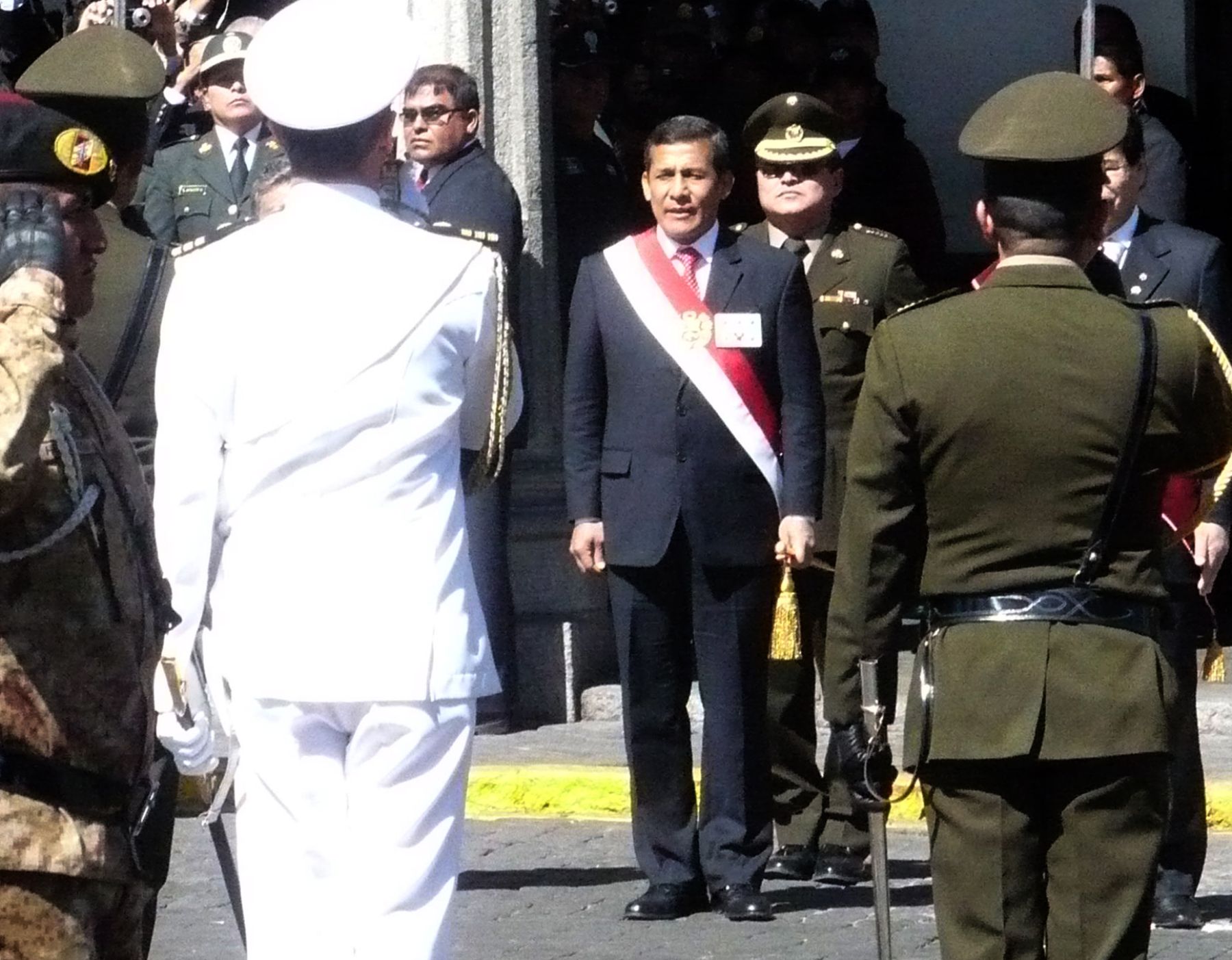 Presidente de la República, Ollanta Humala,  pasó revista a los batallones de las Fuerzas Armadas presentes en la Plaza de Armas  de Arequipa. Foto: ANDINA / Rocío Méndez.