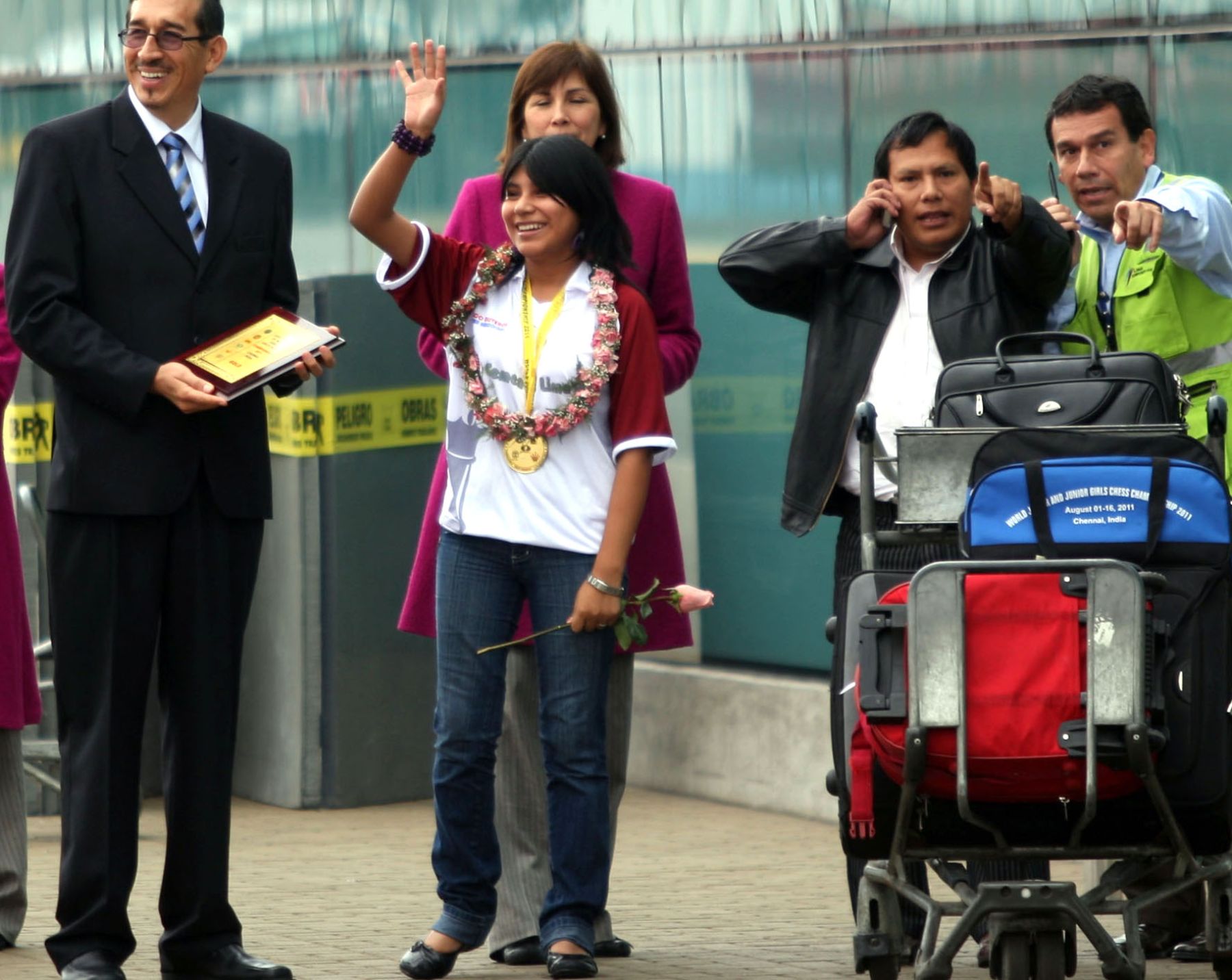 La campeona mundial sub 20 de ajedrez Deysi Cori, arribó a nuestro país y fue recibida por un inmenso grupo de hinchas peruanos que corearon su nombre, en el aeropuerto Jorge Chávez.
Foto: ANDINA / Héctor Vinces