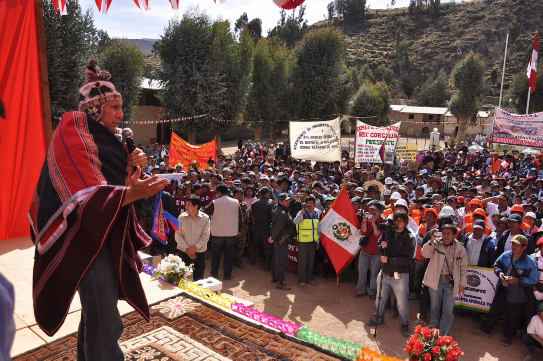 Presidente de la República, Ollanta Humala, junto a la Primera Dama, Nadine Heredia, durante visita a Oyolo en Ayacucho.
Foto: ANDINA/ Presidencia de la República