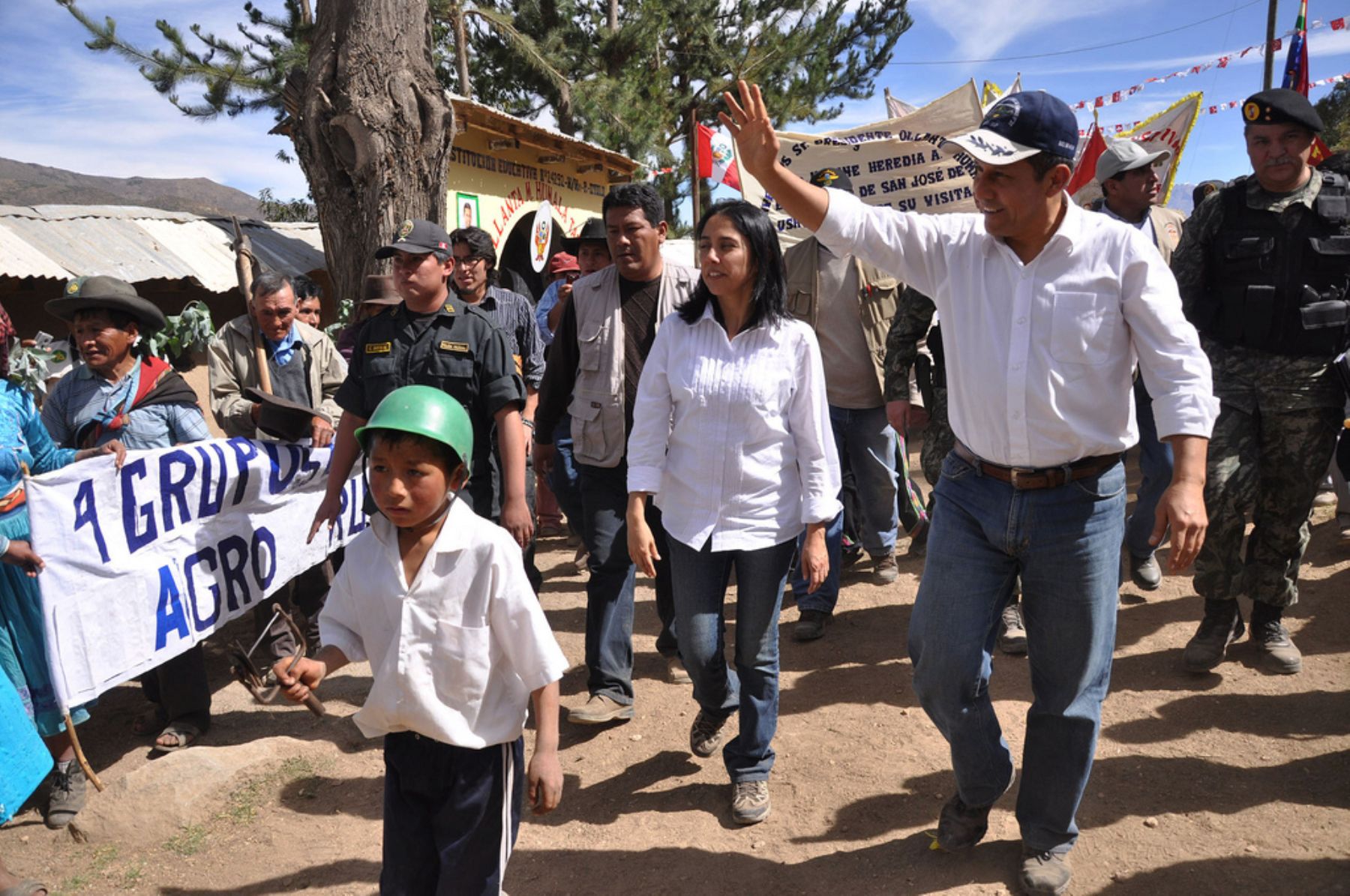 Presidente de la República, Ollanta Humala, junto a la Primera Dama, Nadine Heredia, durante visita a Oyolo en Ayacucho.
Foto: ANDINA/ Presidencia de la República