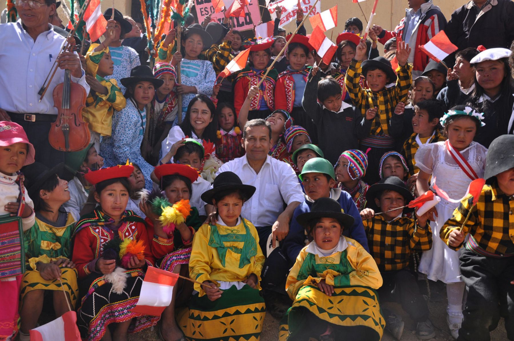 Presidente de la República, Ollanta Humala, junto a la Primera Dama, Nadine Heredia, durante visita a Oyolo en Ayacucho.
Foto: ANDINA/ Presidencia de la República