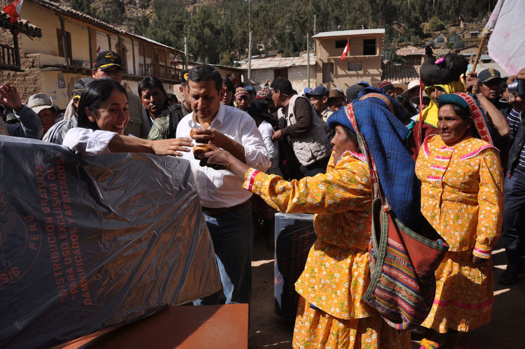 Presidente de la República, Ollanta Humala, junto a la Primera Dama, Nadine Heredia, durante visita a Oyolo en Ayacucho.
Foto: ANDINA/ Presidencia de la República